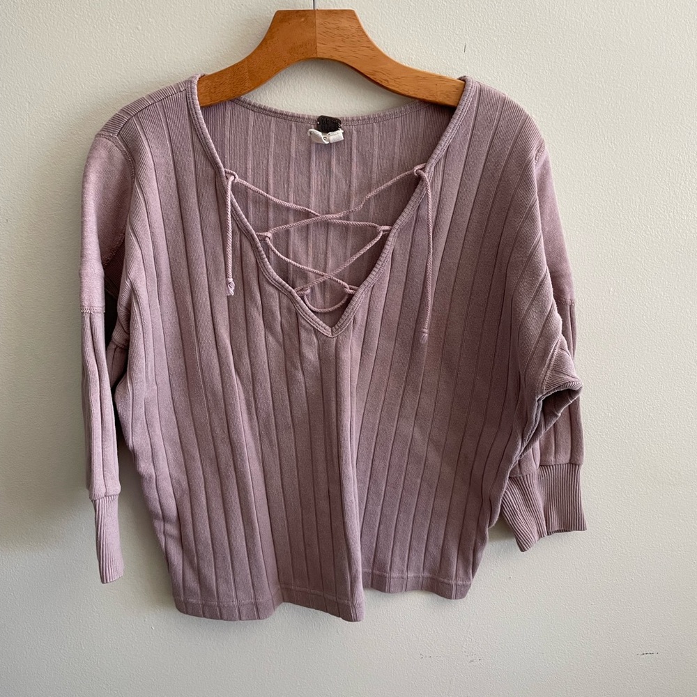 Free People mauve/dusty rose top in women’s large. 3/4 length sleeves.